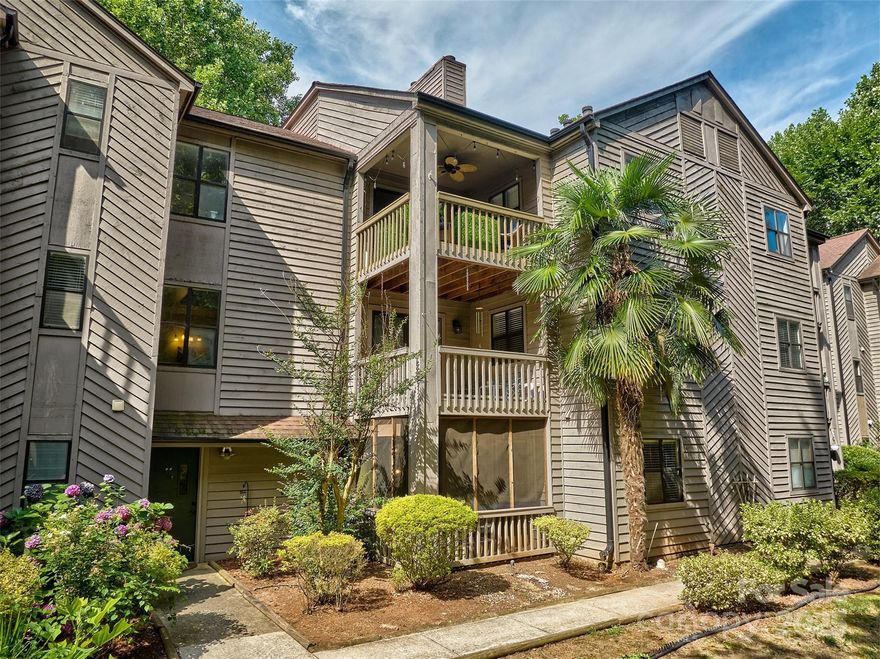 Great home on ground level conveniently located in the heart of Lake Wylie and walkable to restaurants and retail! 2 bedrooms and 2 completely remodeled bathrooms with split floor plan. Great roommate set up!  Front porch and a covered back patio.  Updated kitchen also! Refrigerator to remain. Community has boat docks, waterfront park and a pool to enjoy outdoor lake living.  Small community and easy to access. This home has a seasonal water view. The HOA includes water and sewer and trash pickup. Well taken care of home .  Fireplace being sold as is/seller has not used.   Affordable living in Lake Wylie SC.  
Welcome home!