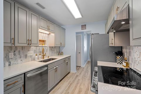 8122 Sherington Way Charlotte NC 28227
