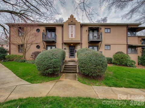Photo of 227 N Dotger Avenue, Charlotte, NC 28207 (MLS # 4351805)