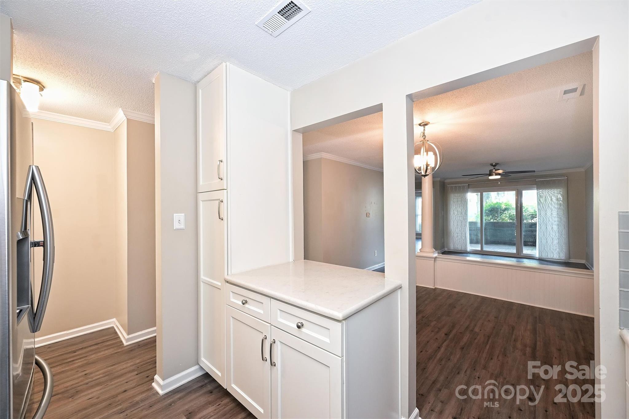 2719 Selwyn Avenue 4