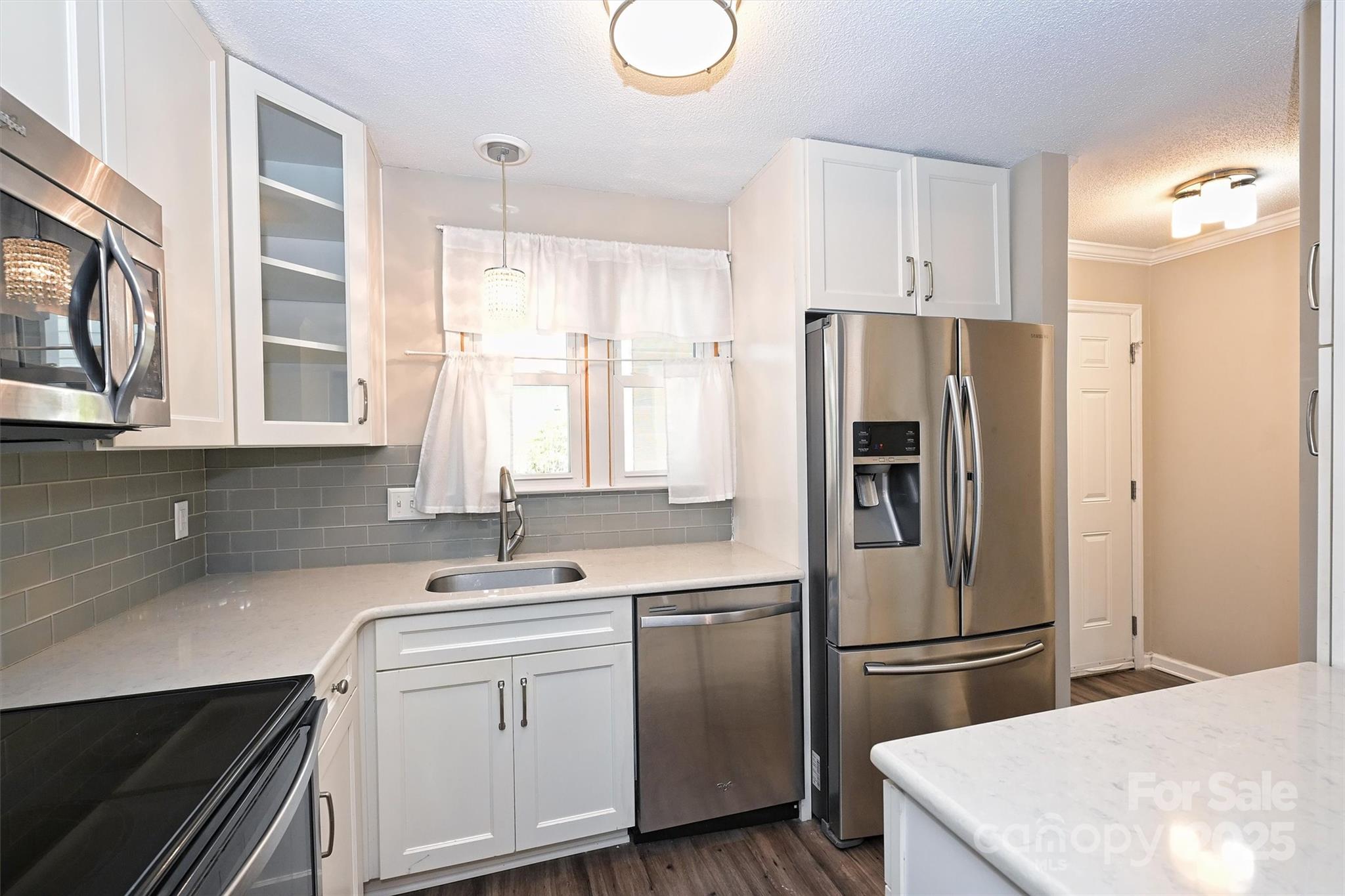 2719 Selwyn Avenue 4