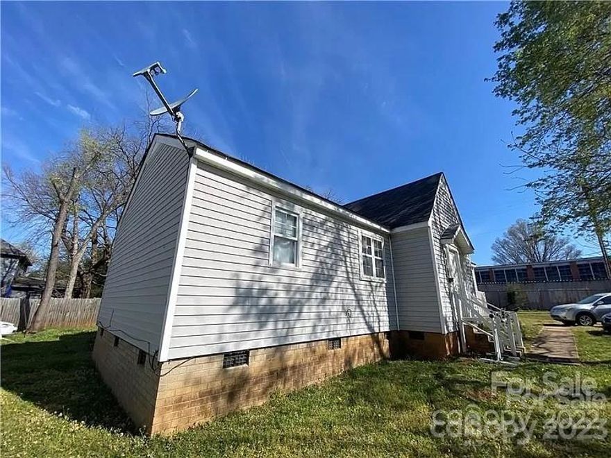 Great three bedroom, two bath property perfect for investors looking for cash flow or a first time homebuyer looking to make their mark on their first home and make it theirs. Make an appointment today!