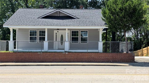 Photo of 406 S Market Street, Lancaster, SC 29720 (MLS # 4421298)