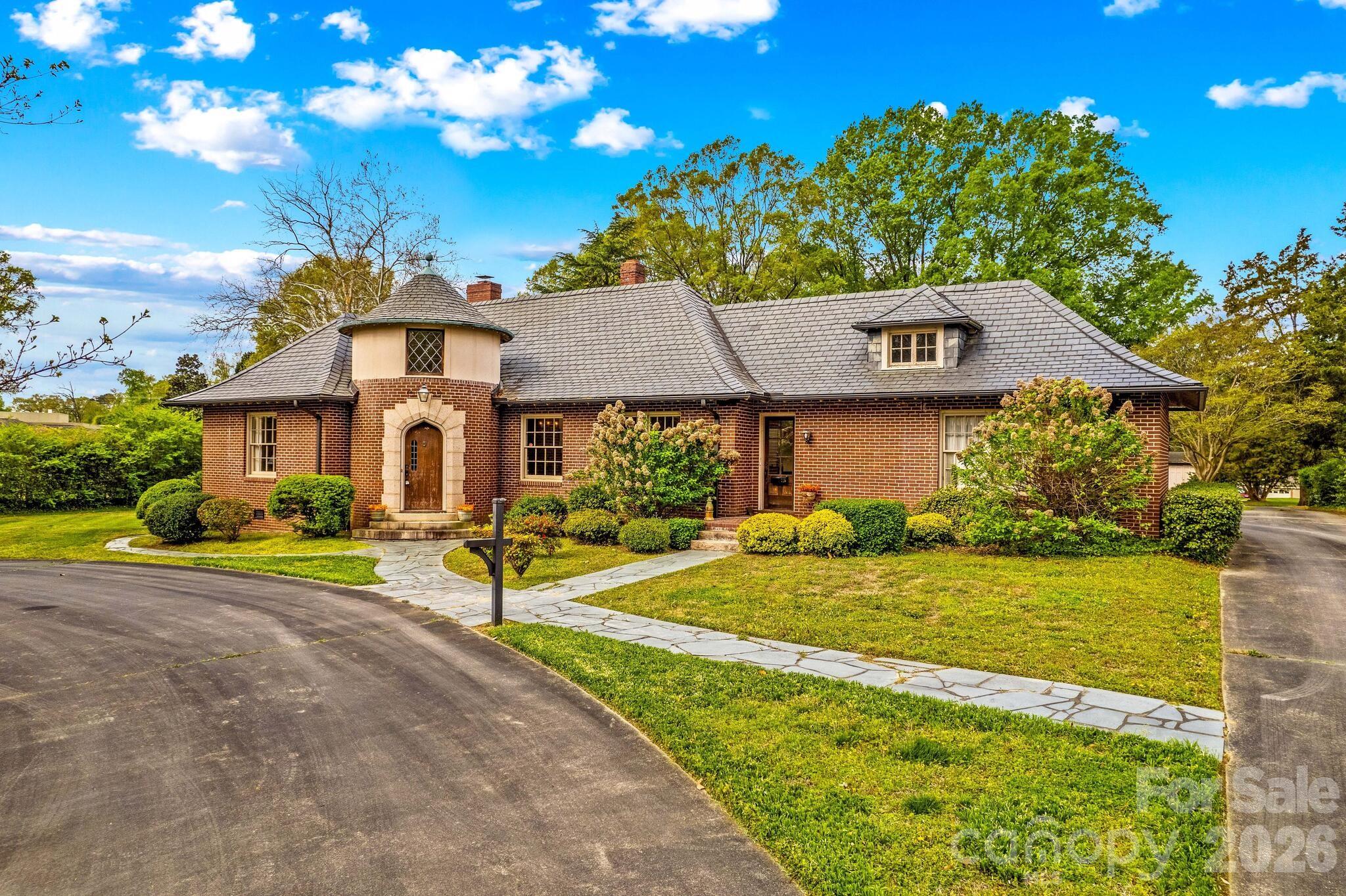 725 Mocksville Avenue