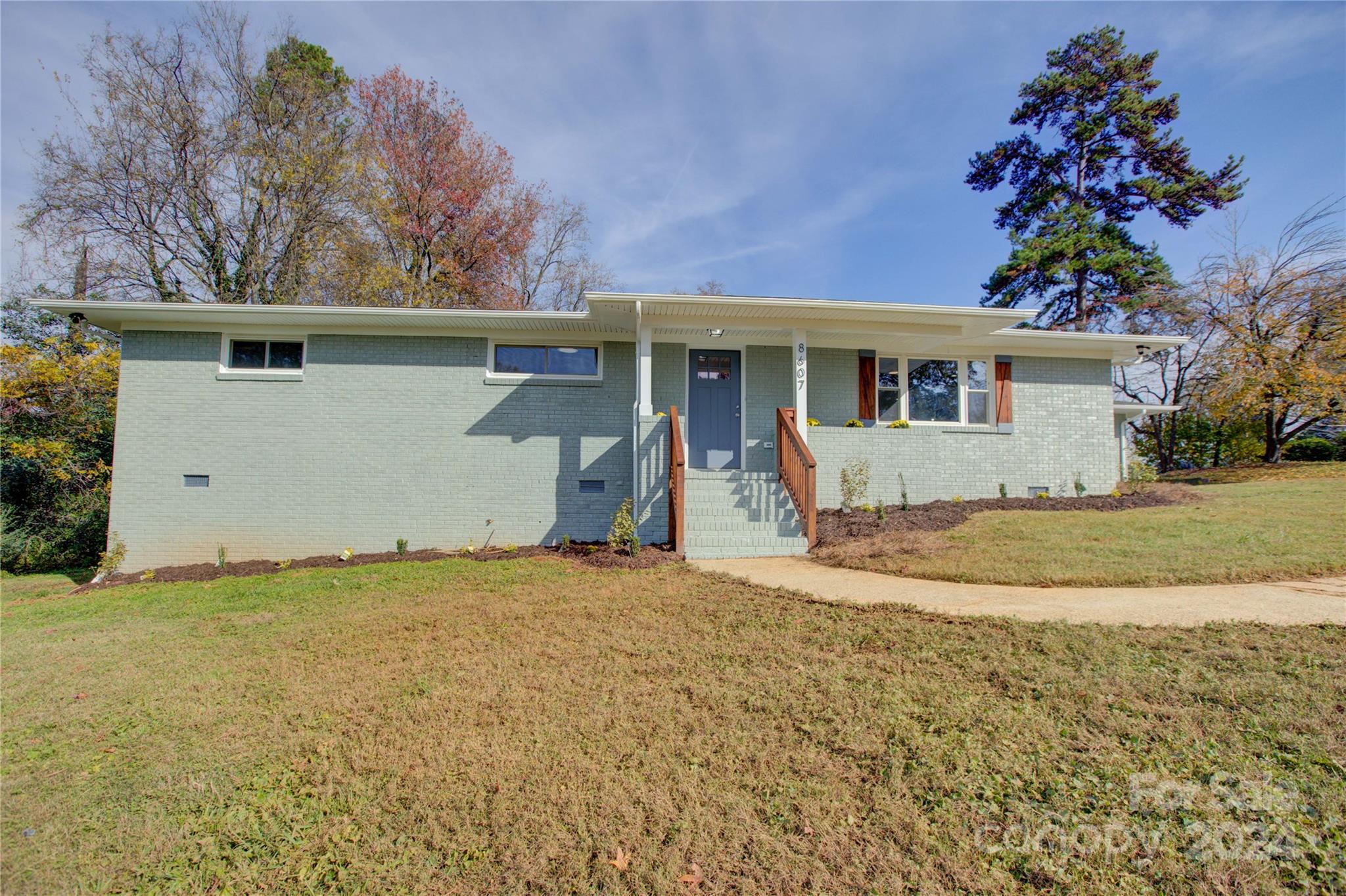8607 Larchmont Circle