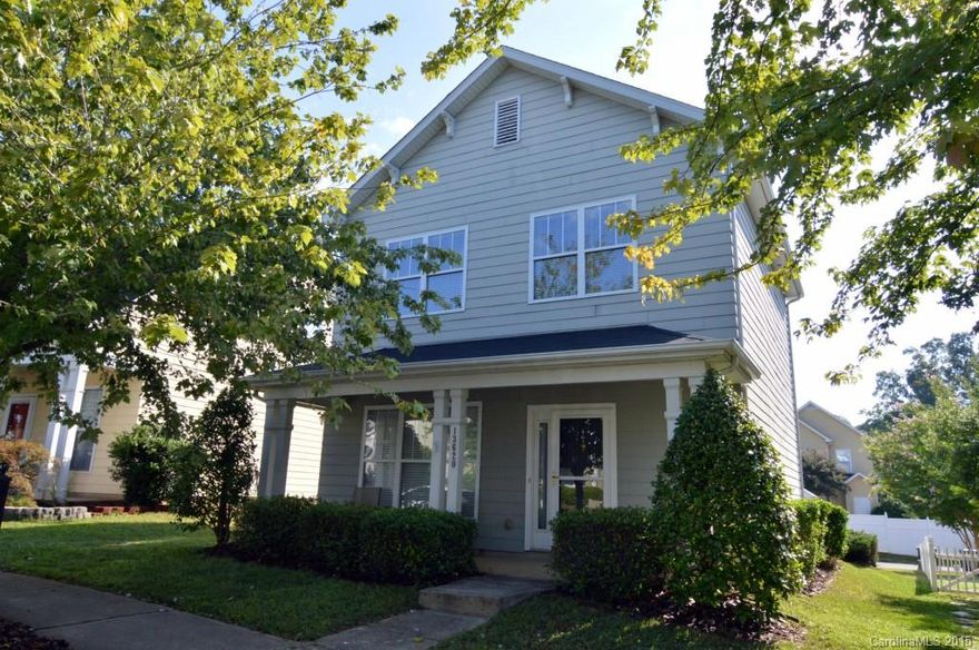 Sweet Charleston style Saussy Burbank home in the heart of Huntersville!  Friendly, shaded front porch provides the comfort of home, and the opportunity to chat with neighbors passing by.  Open concept living flows easily from great room to dining to kitchen.  Absolutely gorgeous hardwood flooring throughout the main floor!  
Lots of outstanding architectural detail you would expect; crown molding, beautiful window and door casings, fireplace mantel, etc.  Easy, move-in ready!