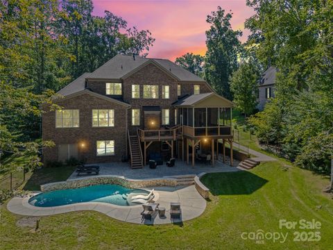 2100 Pondmeade Lane Matthews NC 28104