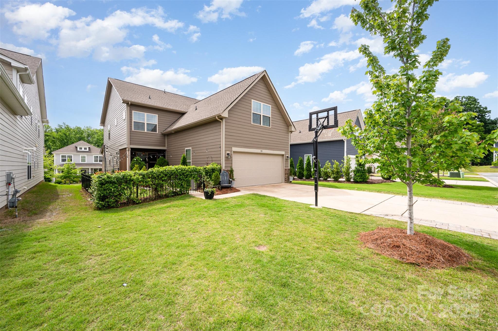 915 Claires Creek Lane