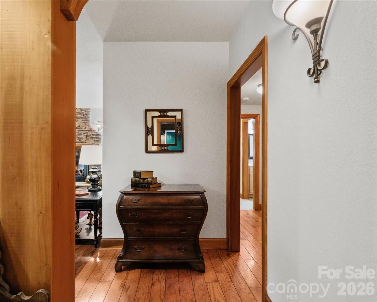 81 Creekside Way F202