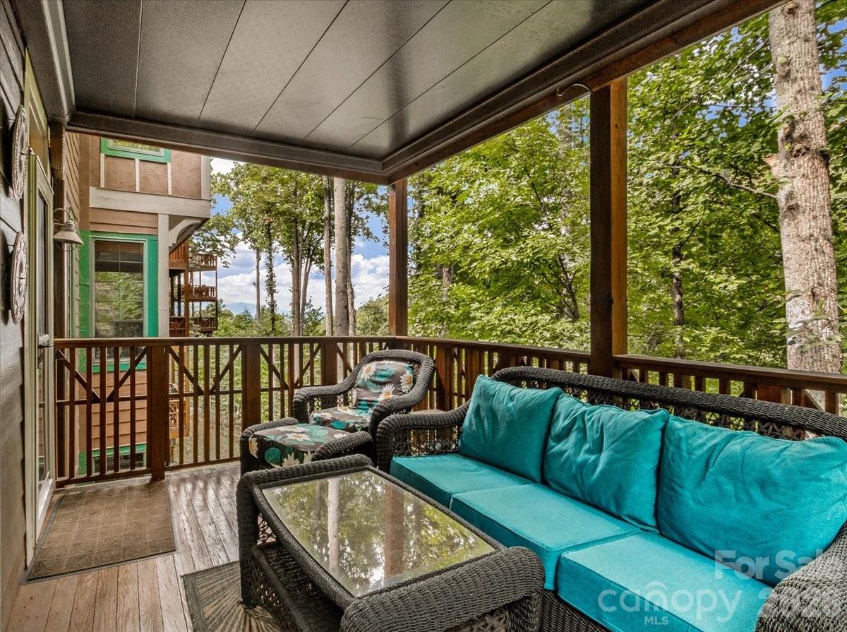 81 Creekside Way F202