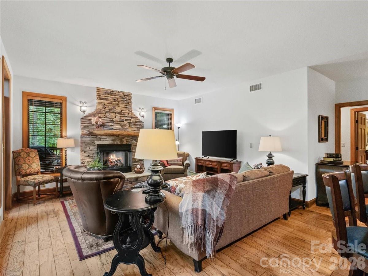 81 Creekside Way F202