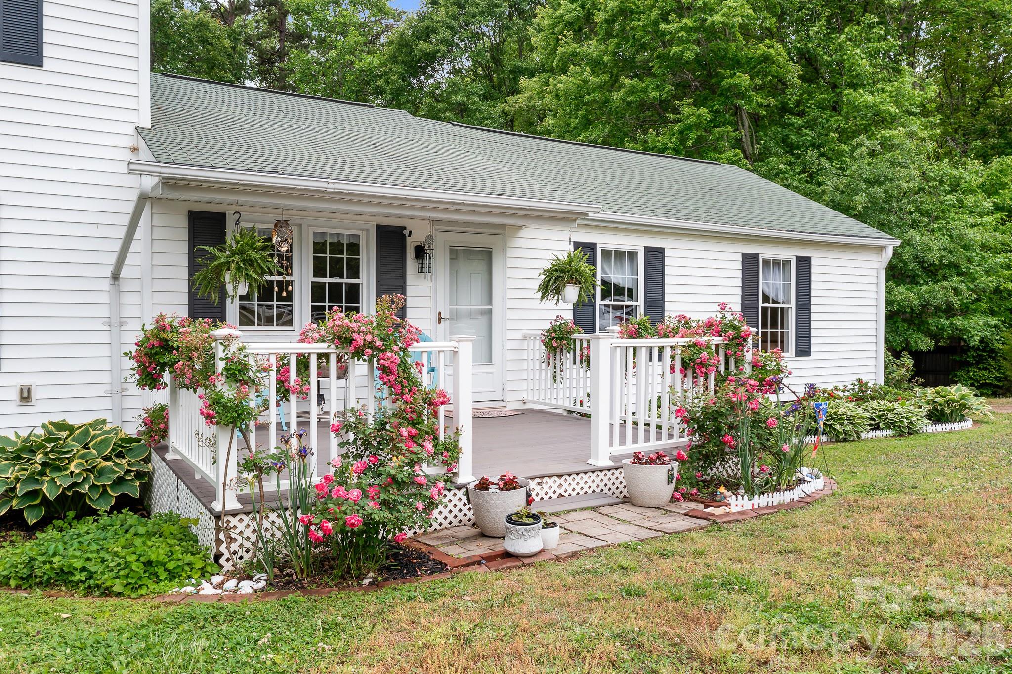 1823 N Ingleside Farm Road