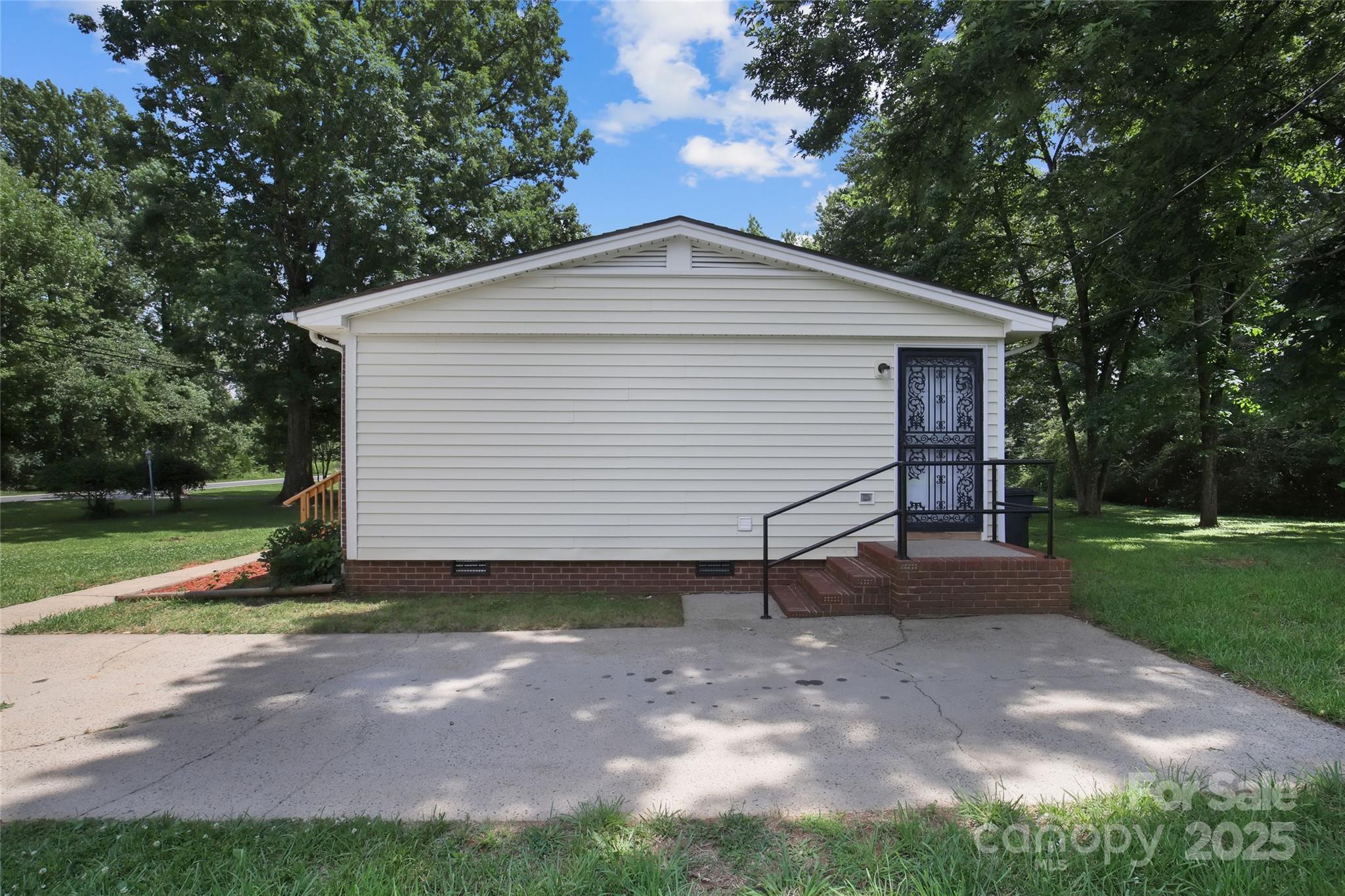 412 Capps Hill Mine Road