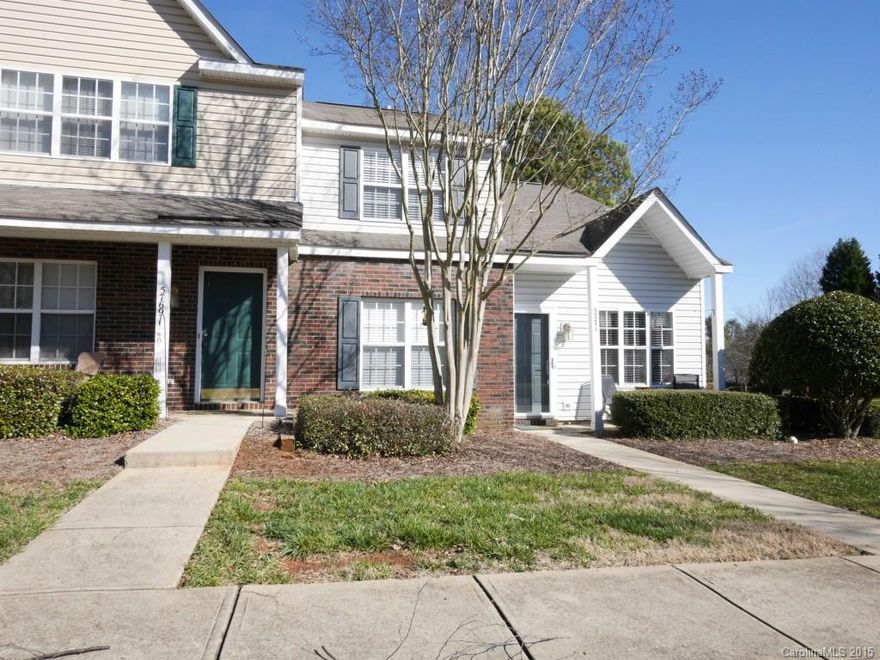 Beautiful, well maintained (end unit) three bedroom with master up or down, two bath home in desirable Huntington Ridge community. Home features two story great room, wonderful area for entertaining,cute kitchen, two bedrooms upstairs with full bath. Within walking distance to community pool. Your buyers will love this home.