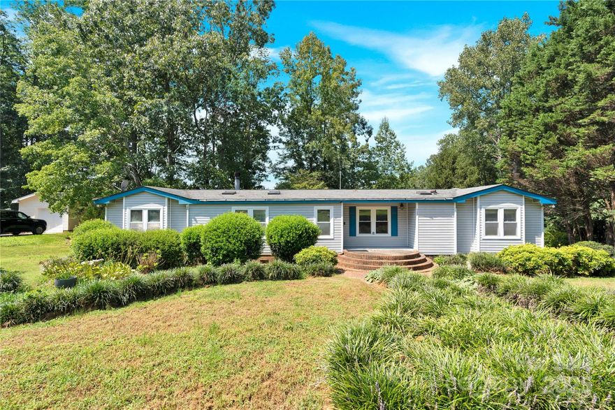 Back on the market.  No fault of seller. Repairs have been completed .Per the SC-DMV no title or de-title was found. Seller has been paying real property taxes on the home per York county tax office. Nestled in the quaint neighborhood of Southwoods, the home features a large corner lot with a fenced in backyard.  Open floor plan with a large primary bedroom and ensuite.  The cozy den offers a stone log burning fireplace accented with build in bookshelves. The den leads to a spacious screened in porch. Inviting kitchen with painted cabinets and butcher block counter tops.  Separate Laundry room which leads to a workshop then impressive 2 car garage. Clover School District. Home providers easy access to shopping and restaurants.