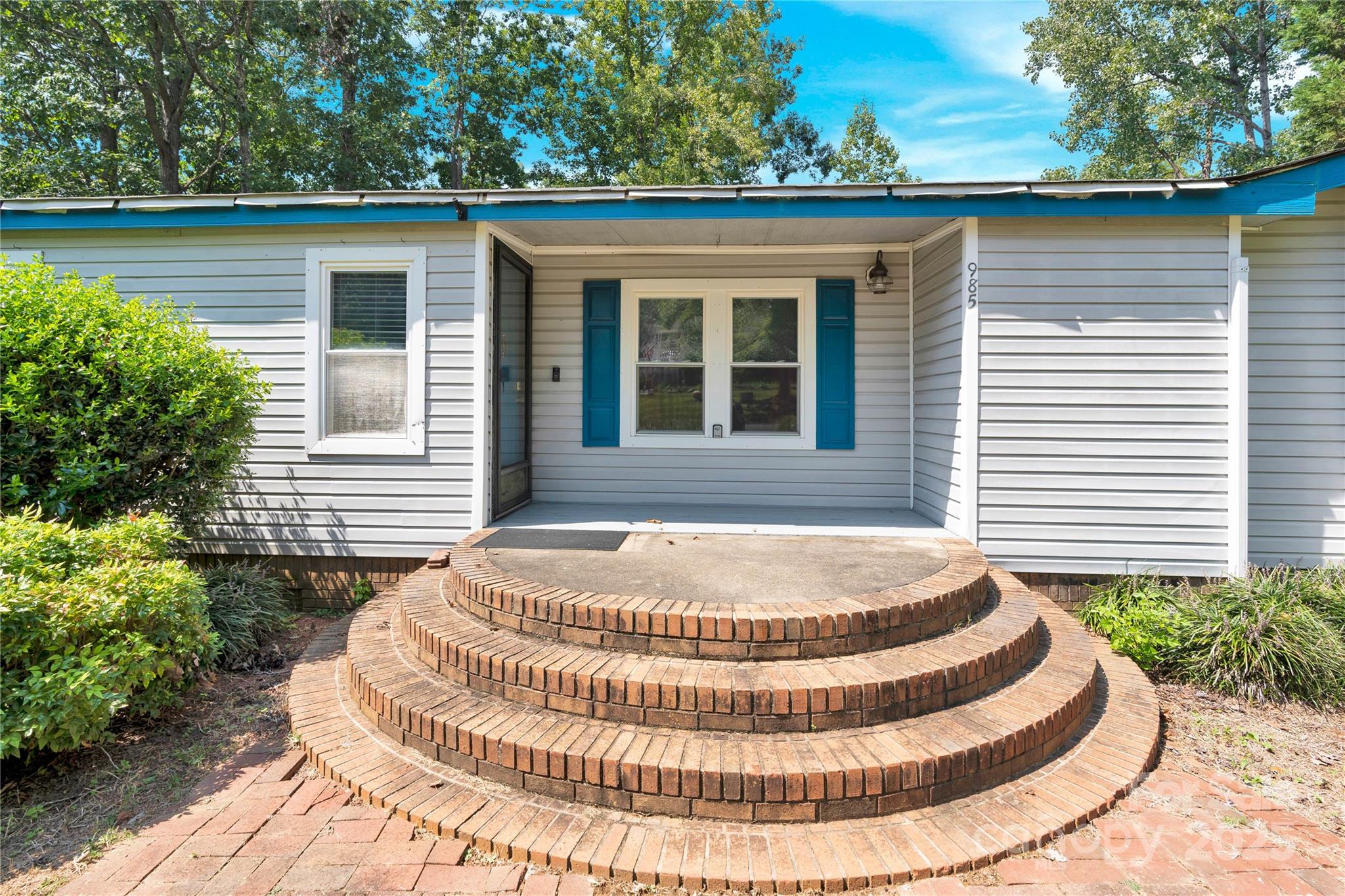 985 Sentinal Oaks Drive