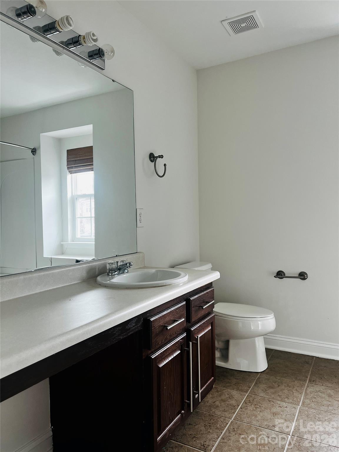 Hamilton Lakes - Residential Lease