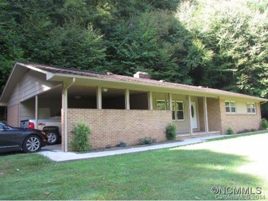 Brick Veneer Rancher on 1.07 acre lot conveniently located close to town of Spruce Pine, Schools, Church, Shopping, etc. Living Rm, family-dining are w/brick FP, new modern kitchen, 3BR/BA & untility area. Seller has done several updates to home: New heat pump, windows, stainless steel appliances in kitchen, cabinets, flooring & washer/dryer, 3rd BR, ceramic tile & more.  Fenced area w/doggy door. Attached carport & storage. City Water