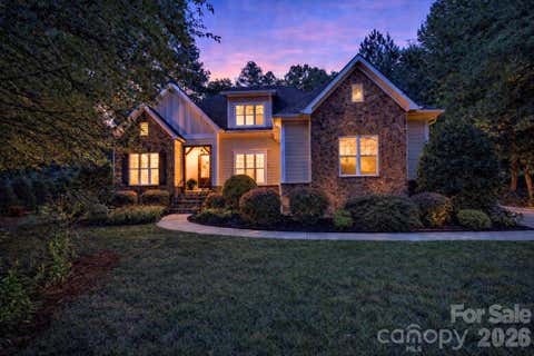 Photo for 134 Lakeshore Hills Drive