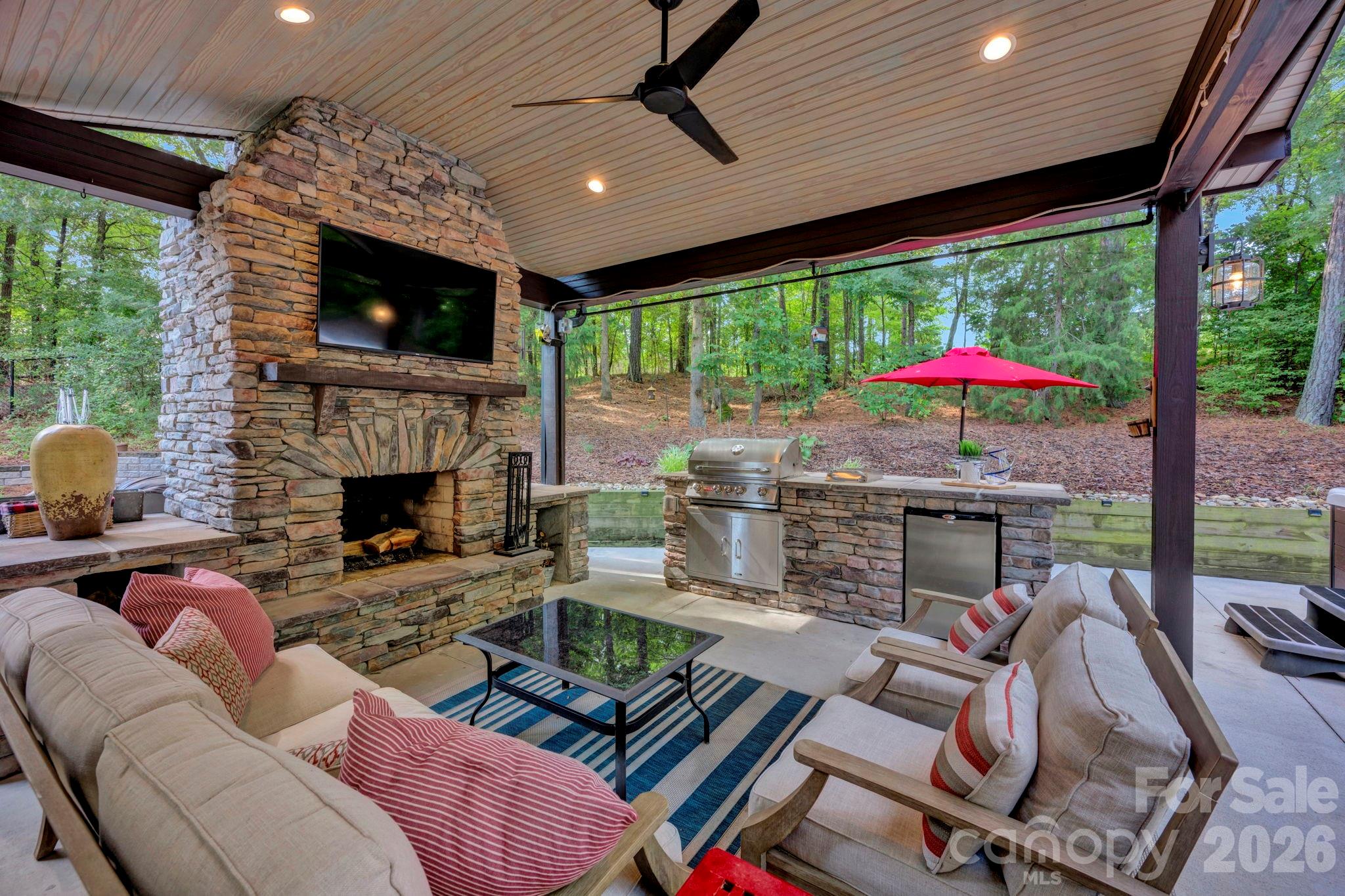 134 Lakeshore Hills Drive