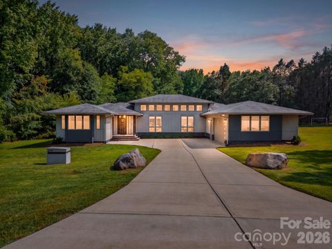 Photo of 439 Cottonfield Circle, Waxhaw, NC 28173 (MLS # 4386221)