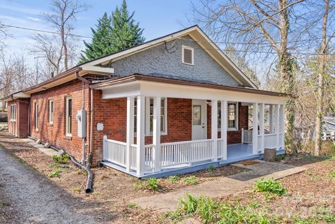 Photo of 15 Conestee Place, Asheville, NC 28801 (MLS # 4358029)