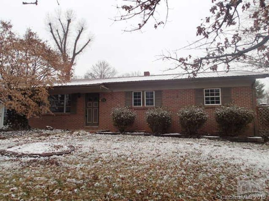 WOW!!LOTS AND LOTS OF HOUSE FOR THE MONEY!!1596 sq ft ranch style home located in a well established neighborhood just outside Lenoir NC.This single level floorplan has it ALL!Just thru the front door you will find a large dining room/kitchen combo.Off the kitchen is the master suite featuring a large soaking tub,and down the hall is 2 addt bedrooms and a 2nd full bathroom.A HUGE living room w fireplace is on opposite end of the home.There is an addition that is not showing on tax card and is not reflected in the value.It does not have a permanent heat source but offers an additional bonus room,laundry room,bedroom,full bath,and a half bath.The backyard is truly an oasis boasting a large inground pool w jetted steps,multiple patio areas, ornamental pond,and a gazebo.Exterior siding is a mixure of brick and ceder shake.There is a newer metal roof and most windows have been replaced. Interior does need some updating,but try finding this much home ANYWHERE NEAR THIS PRICE!!CALL TODAY!!