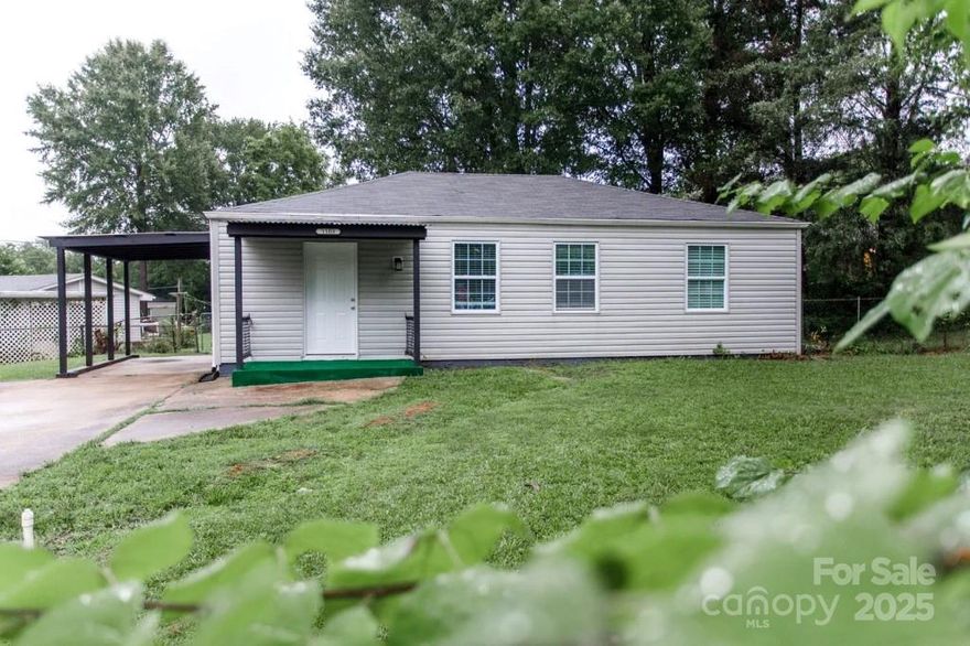 Beautifully updated home with 3 bedrooms and an updated 1 bathroom in Rock Hill!

Charming property with a spacious living room filled with natural light, a new kitchen with appliances, and fresh paint throughout the home.

With new floors and plenty of parking space. Conveniently located near quality education system, shopping, and major highways. The home is move-in ready and waiting for its new owner!