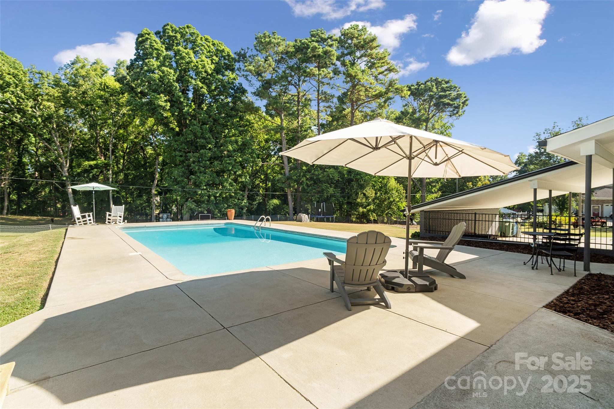 984 Meadow Lakes Road