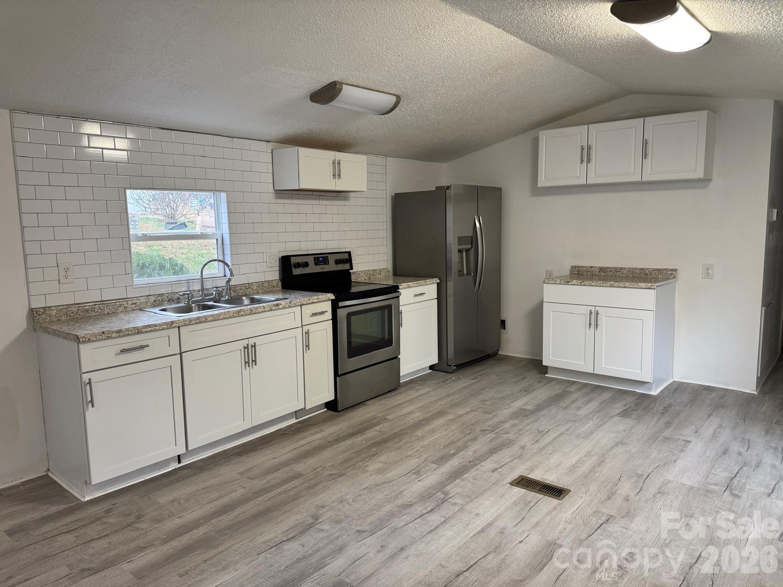 CLOVER BROOK - Residential