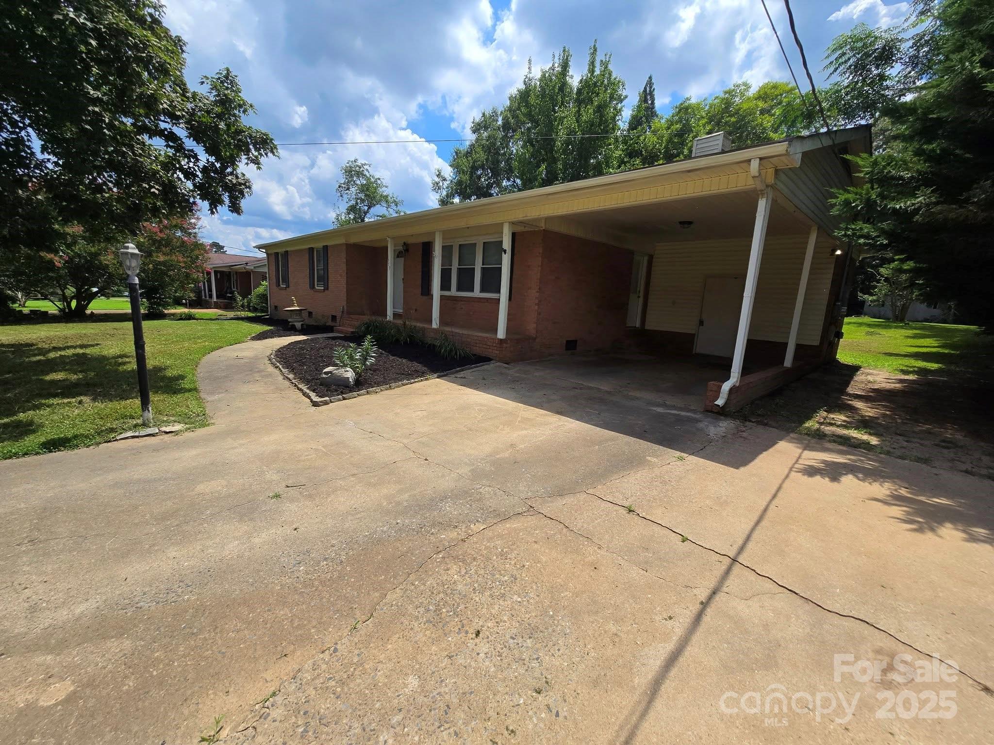 1579 S Oak Drive