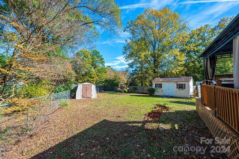 A home in Pineville