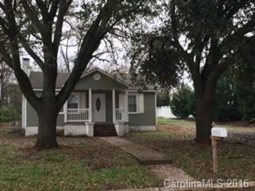 Cute 2 bedroom, 1 bath home in Pineville. Walking distance to downtown Pineville, schools and parks. Seconds from I-485 and Carolina Place Mall. This home will rent quick, call today to set up a showing!