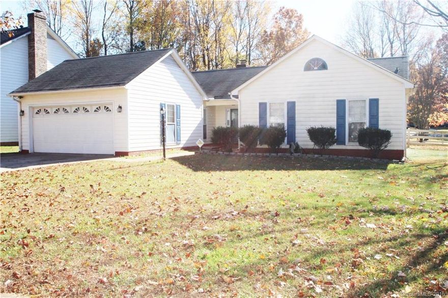 Conveniently close to I-85 awaits your new home! Kitchen features large countertops & lots of storage space! Good weather? Take that home-cooked meal outside to the sheltered patio or to the LARGE screened-in back porch, and watch your dog play in the fenced-in backyard (low-maint. vinyl)!  Neutral colors throughout! Cozy up to to the warm, gas logs this winter! Avoid scraping iced windshields, leave car in garage!  Come check out the home today and make an offer! MOTIVATED SELLERS!!!
