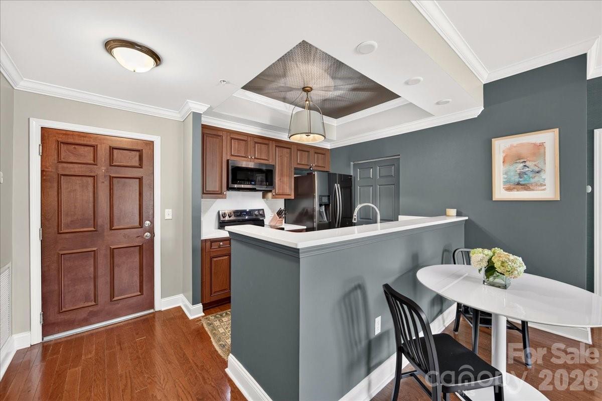 300 W 5th Street 318