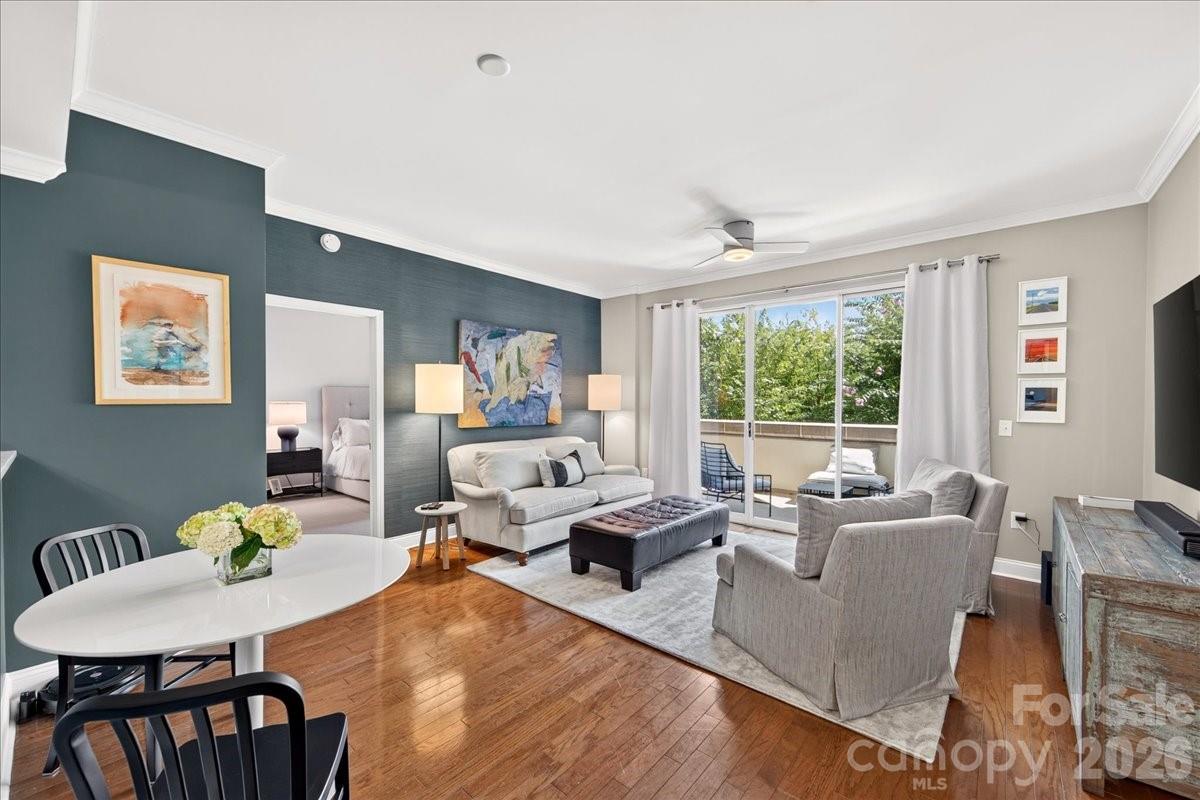 300 W 5th Street 318