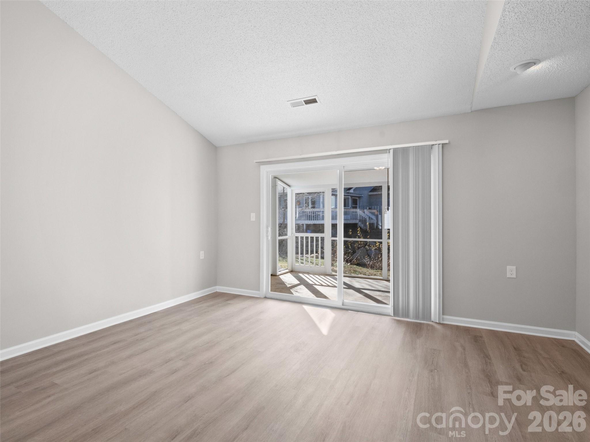 Llama Vista - Residential