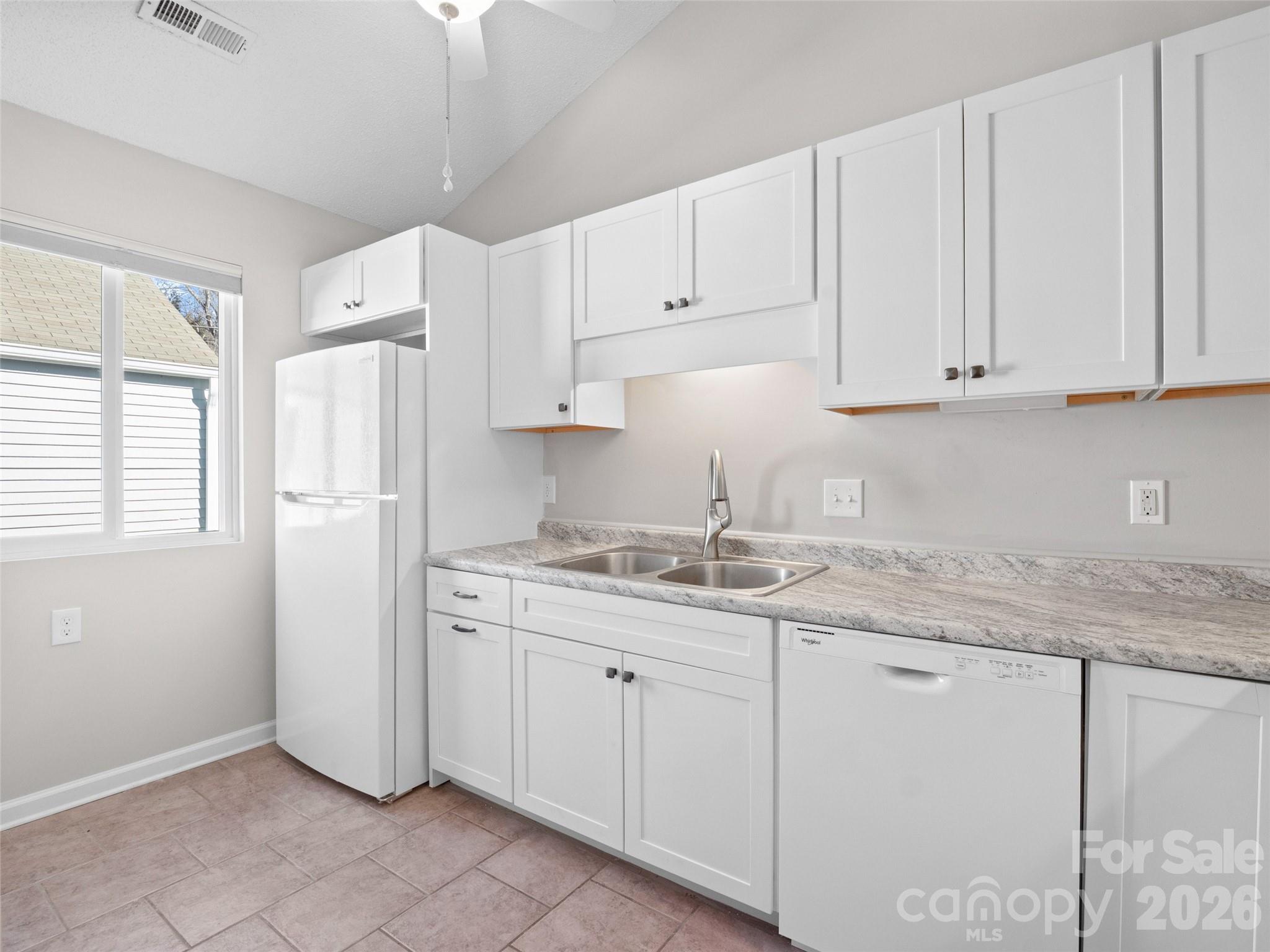 Llama Vista - Residential