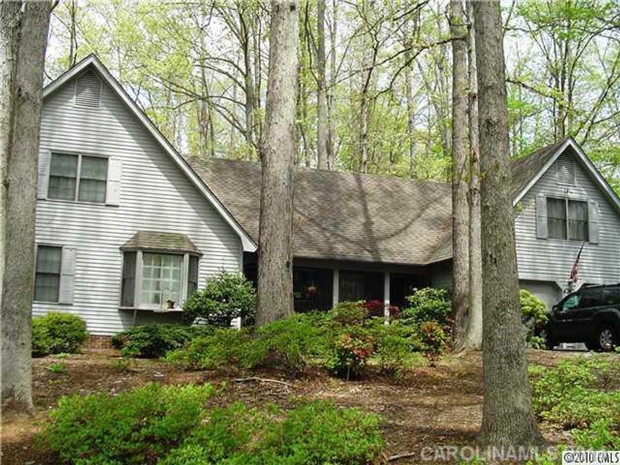 Great buy in gated community of River Hills, new roof & skylights, formal areas, 2 stairways to upper level, 1st floor master suite, steam shower, granite/stone, heated floors. Library w/fp, Deck, Screened porch and fenced yard.