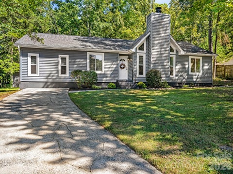 Photo of 7904 Oakbark Lane, Charlotte, NC 28226 (MLS # 4430123)