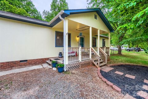 Photo of 3917 Lake Road, Charlotte, NC 28269 (MLS # 4375637)