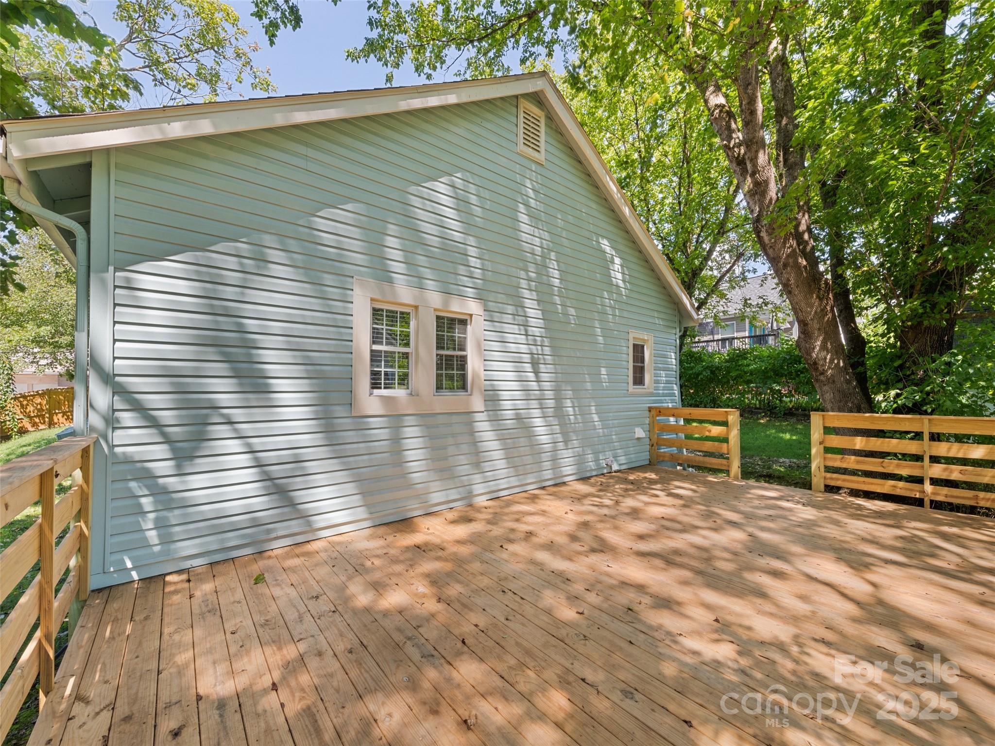 468 Deaverview Road