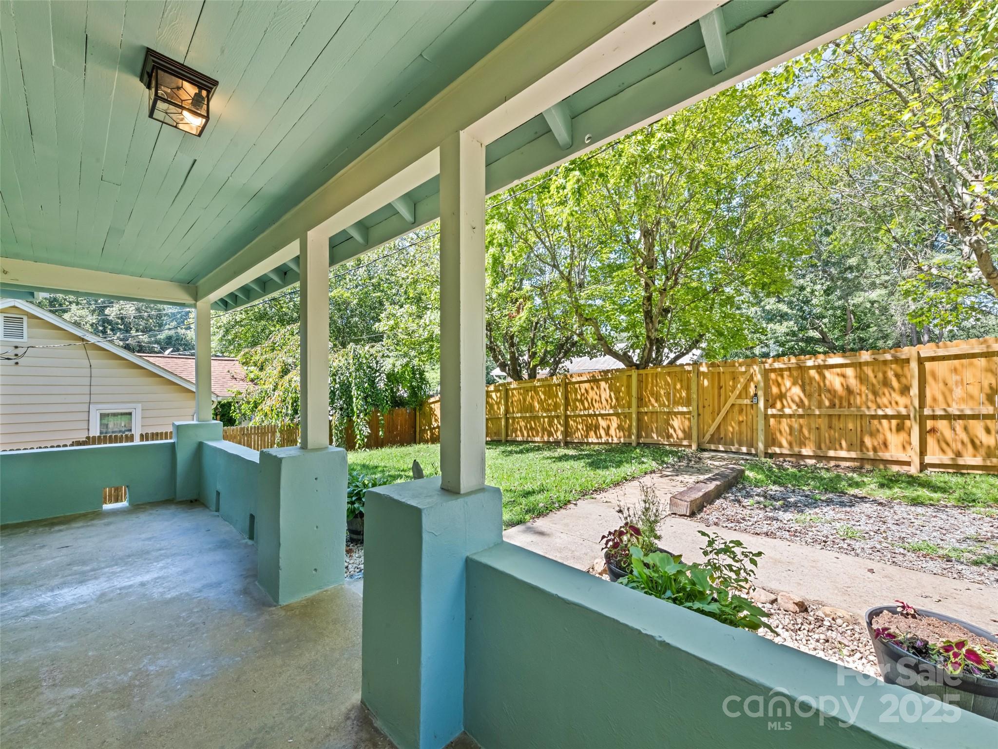 468 Deaverview Road