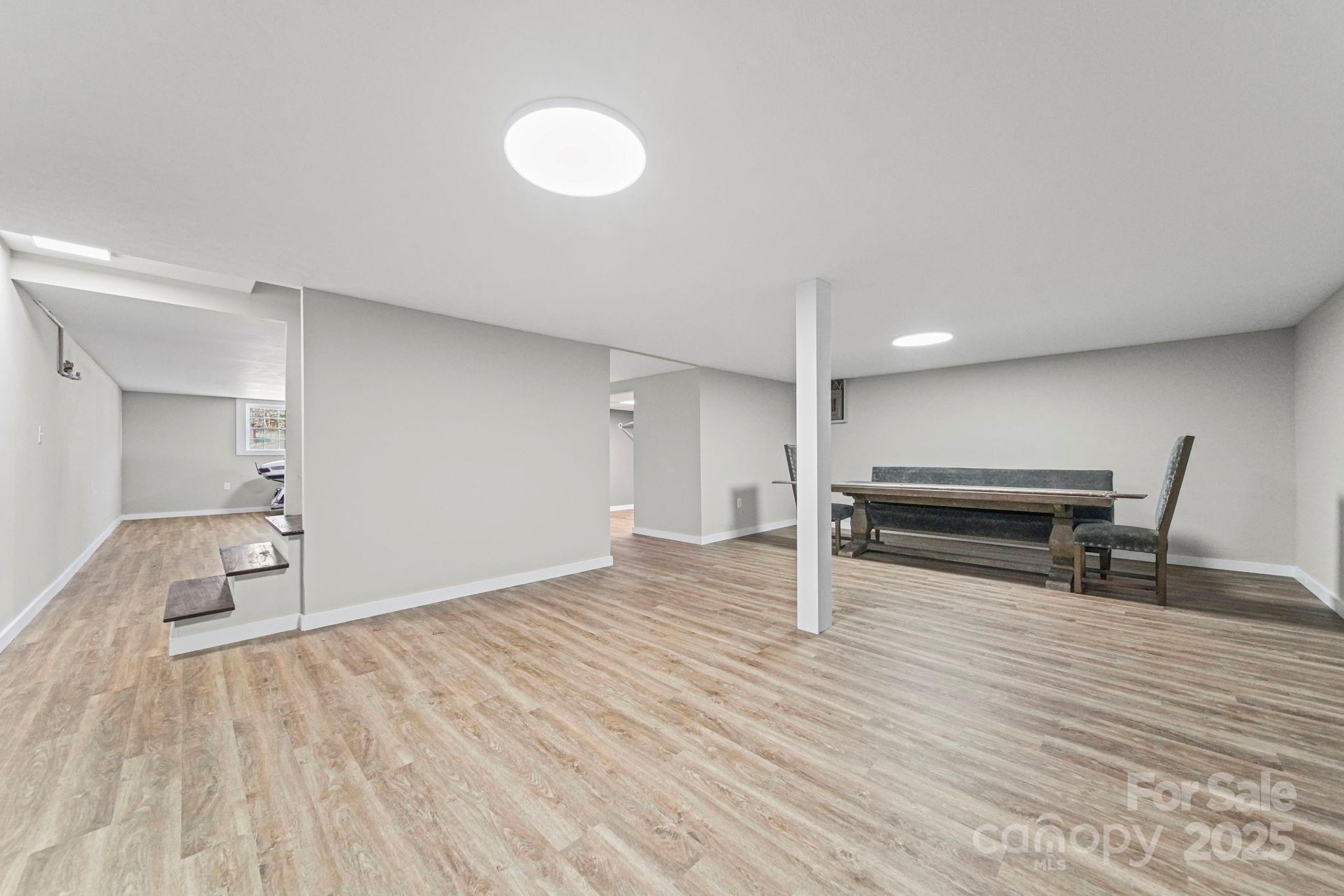 2128 Woodside Terrace