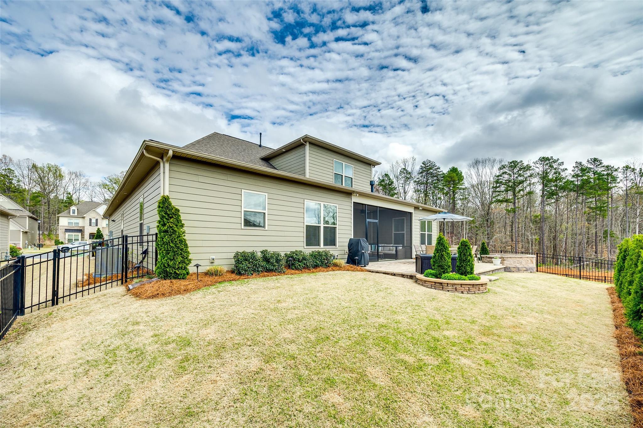 Queensbridge - Residential