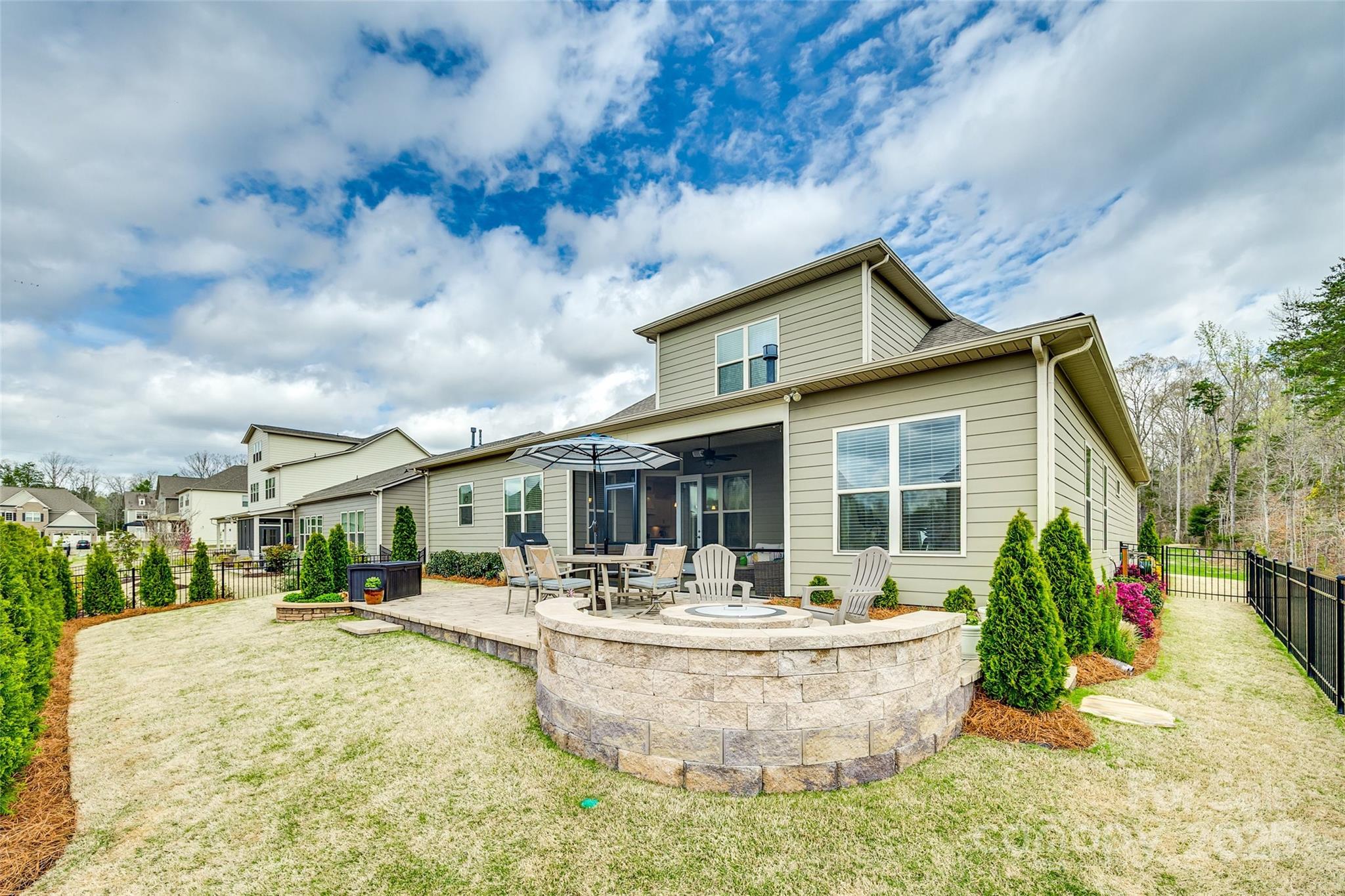 Queensbridge - Residential