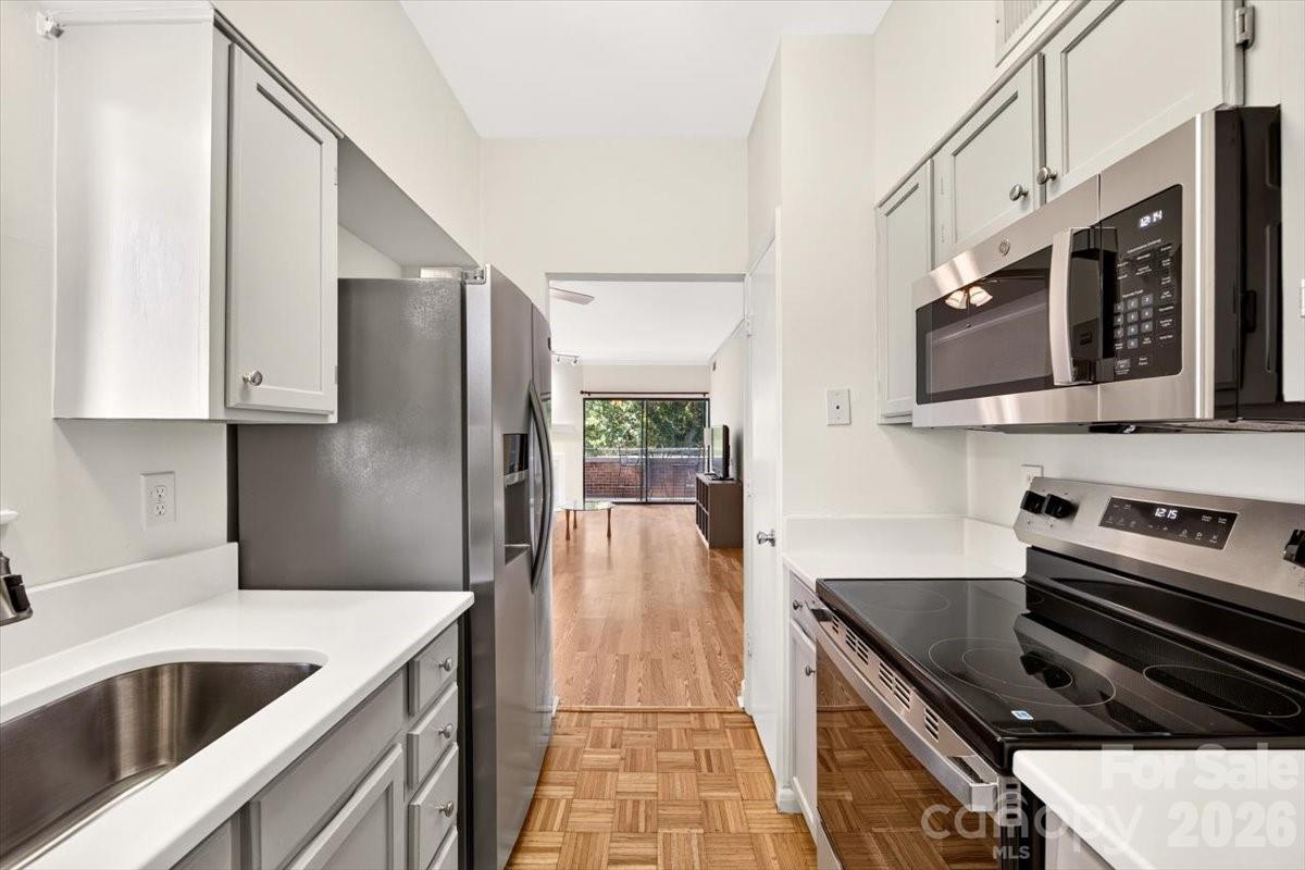 224 N Poplar Street 23