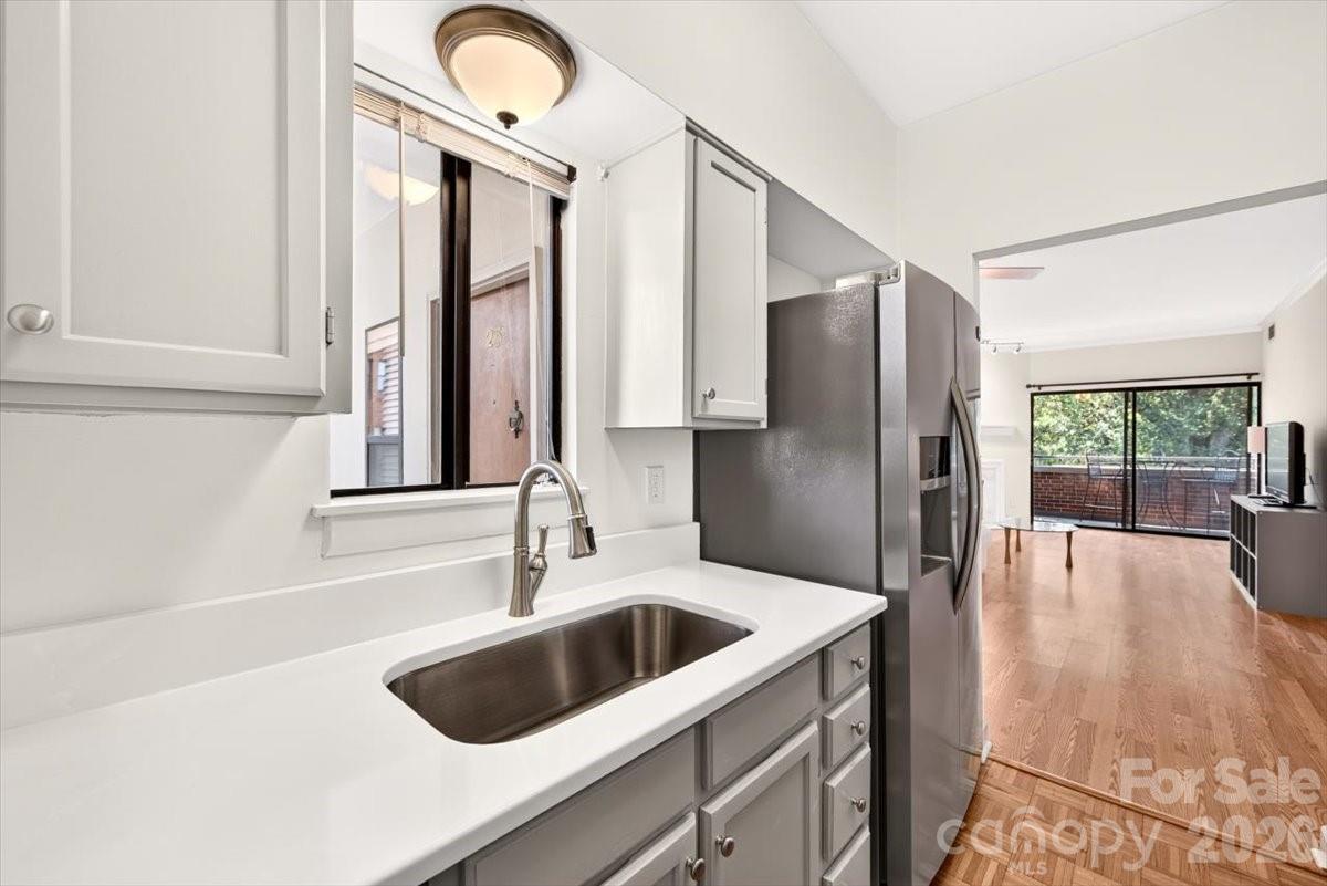 224 N Poplar Street 23
