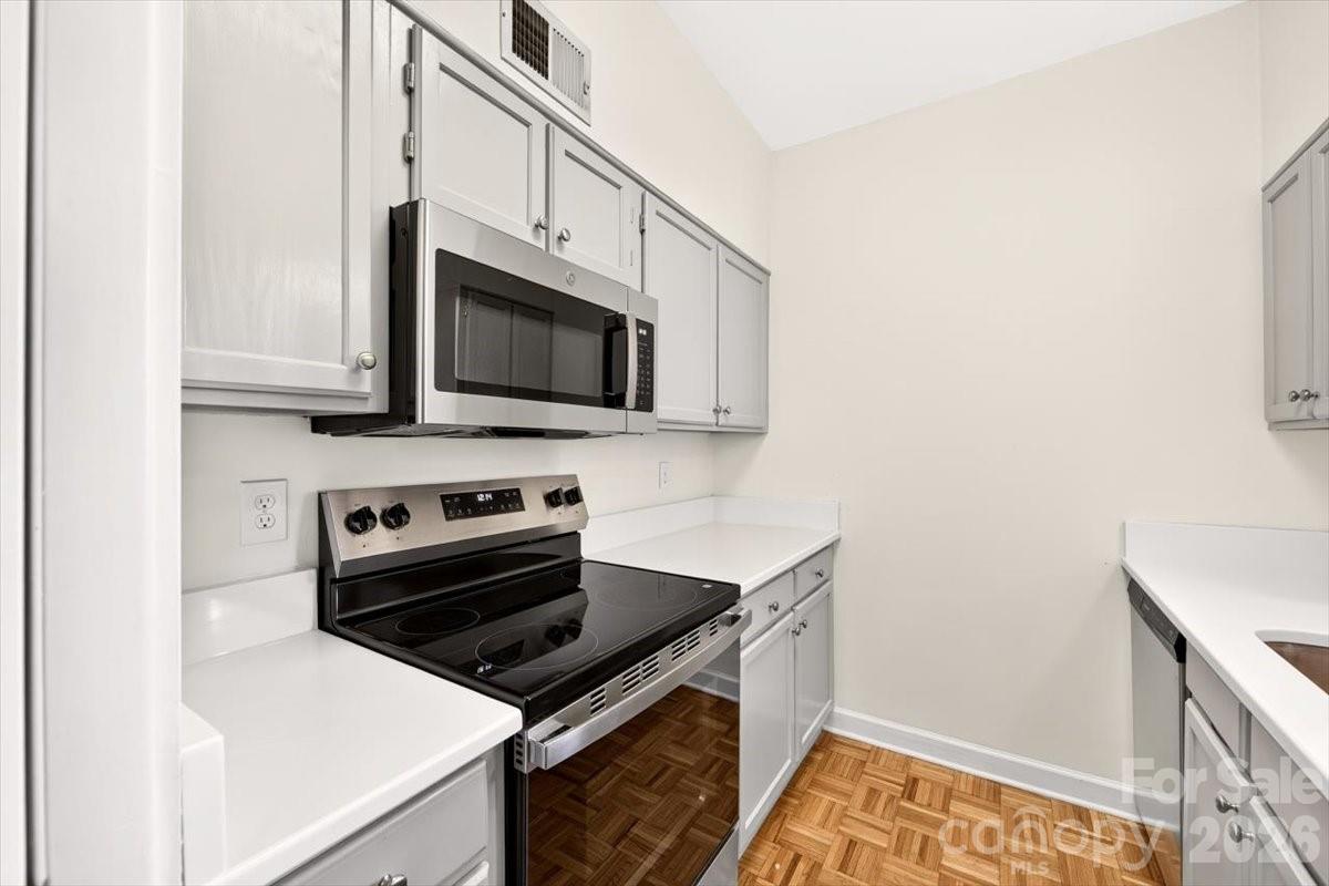 224 N Poplar Street 23
