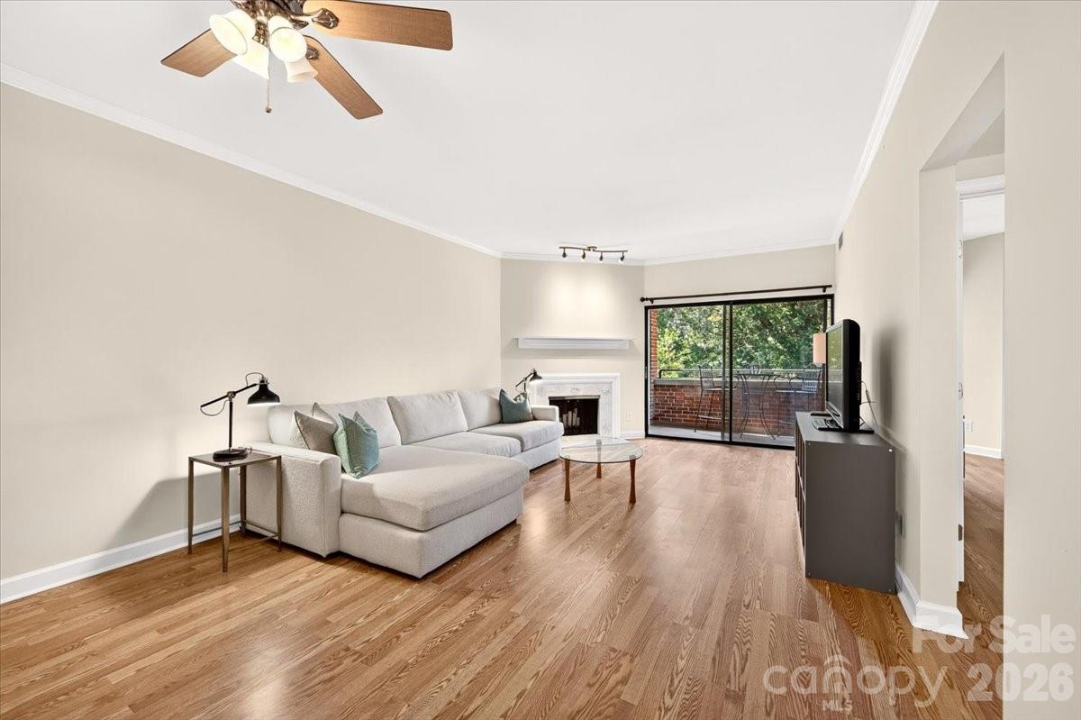 224 N Poplar Street 23